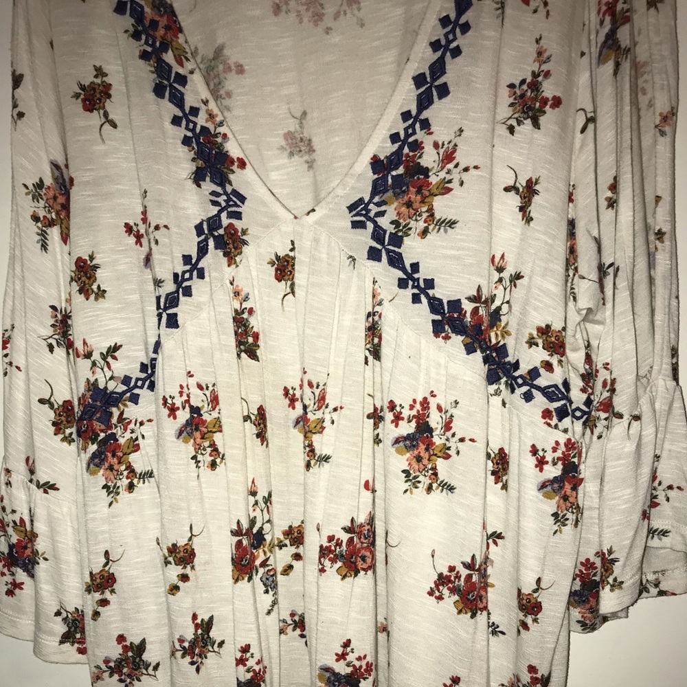 2x Floral Cold-Shoulder Blouse